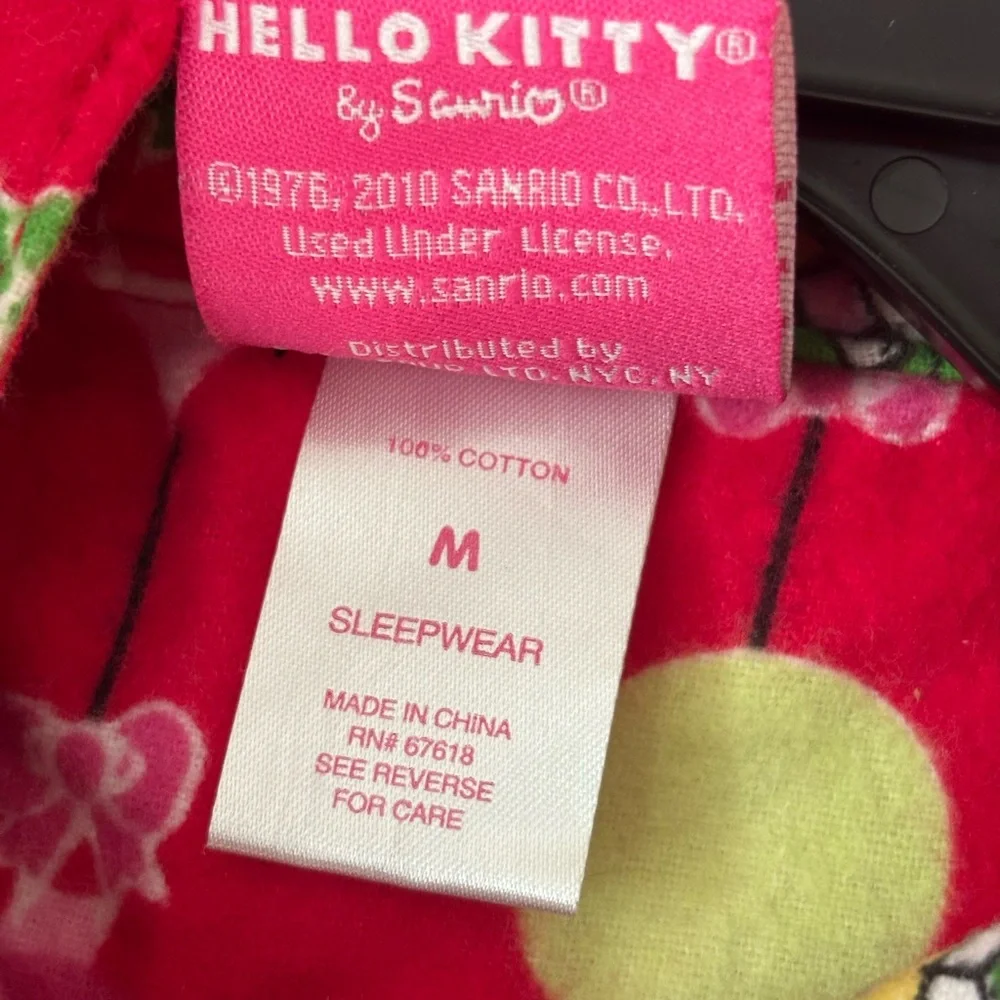 Hello Kitty Festive Red Pajama Set for Kids - Picture 2 of 6